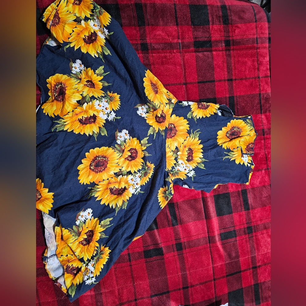 #922- girls Kate kasin sun flower dress size 11-12 years